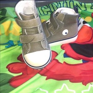 GAP Unisex Toddler sneakers